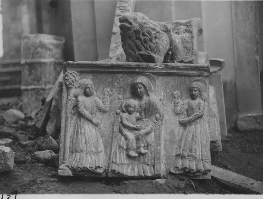 Madonna con Bambino e angeli (decorazione) - bottega Italia meridionale (sec. XV)