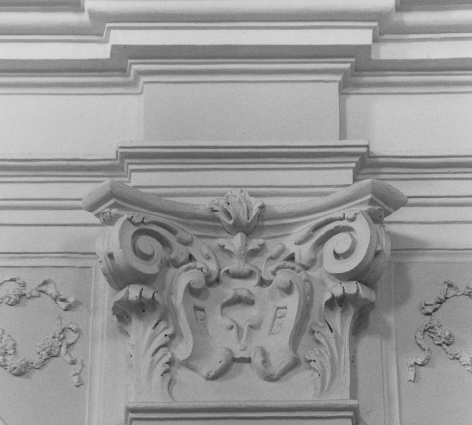 semicapitello composito, complesso decorativo - bottega lucana (secondo quarto sec. XVIII)