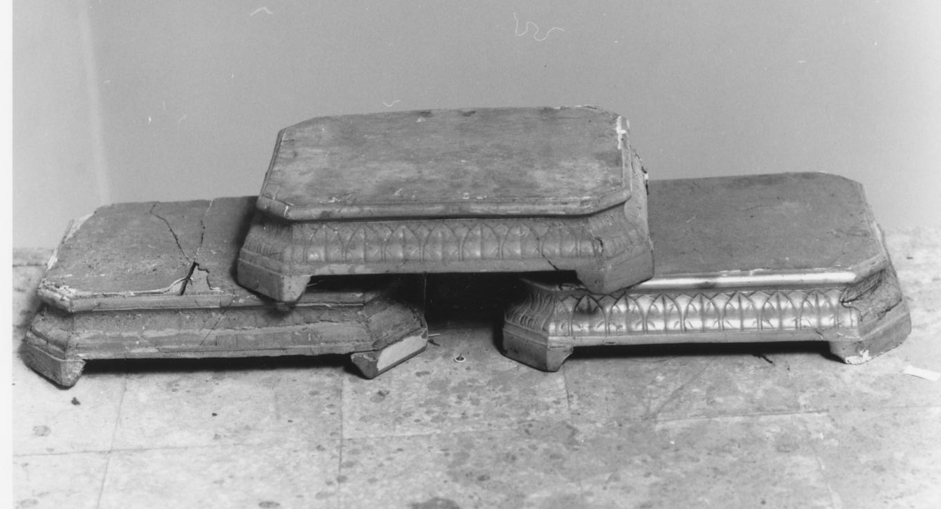 piedistallo di statua, serie - bottega Italia meridionale (seconda metà sec. XVIII)