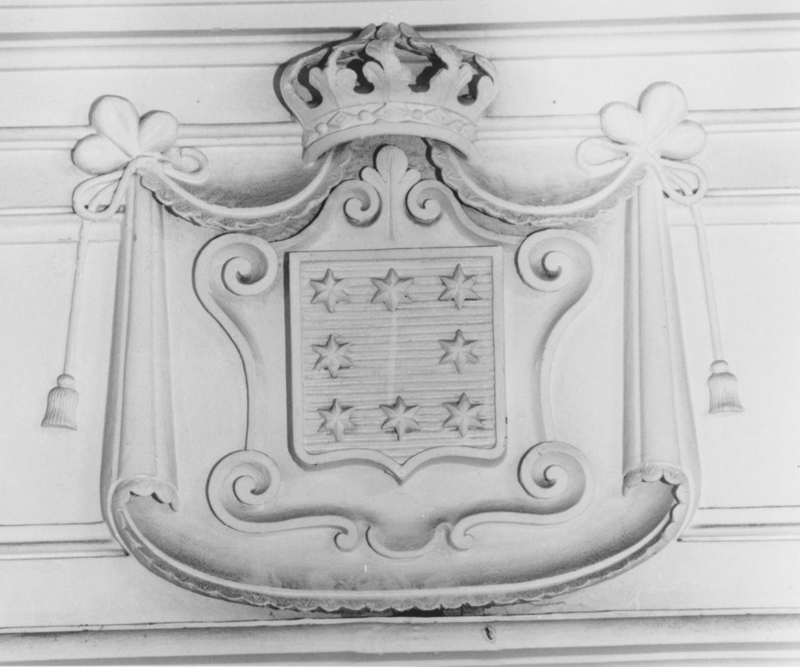 stemma dei conti Federici (decorazione plastica) - bottega Italia meridionale (metà sec. XIX)