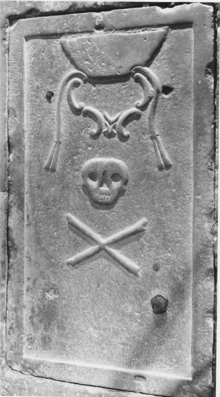 lastra tombale - bottega Italia meridionale (fine/inizio secc. XVII/ XVIII)