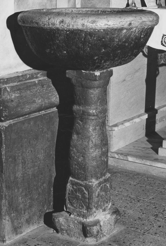 acquasantiera - a fusto - bottega Italia meridionale (sec. XVIII)