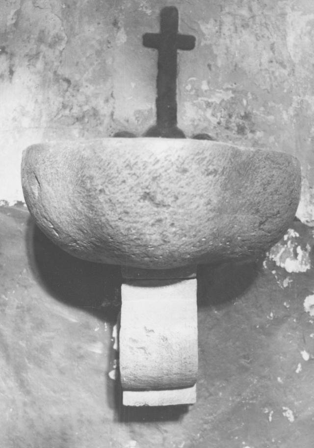 acquasantiera - a conchiglia - bottega Italia meridionale (sec. XVIII)
