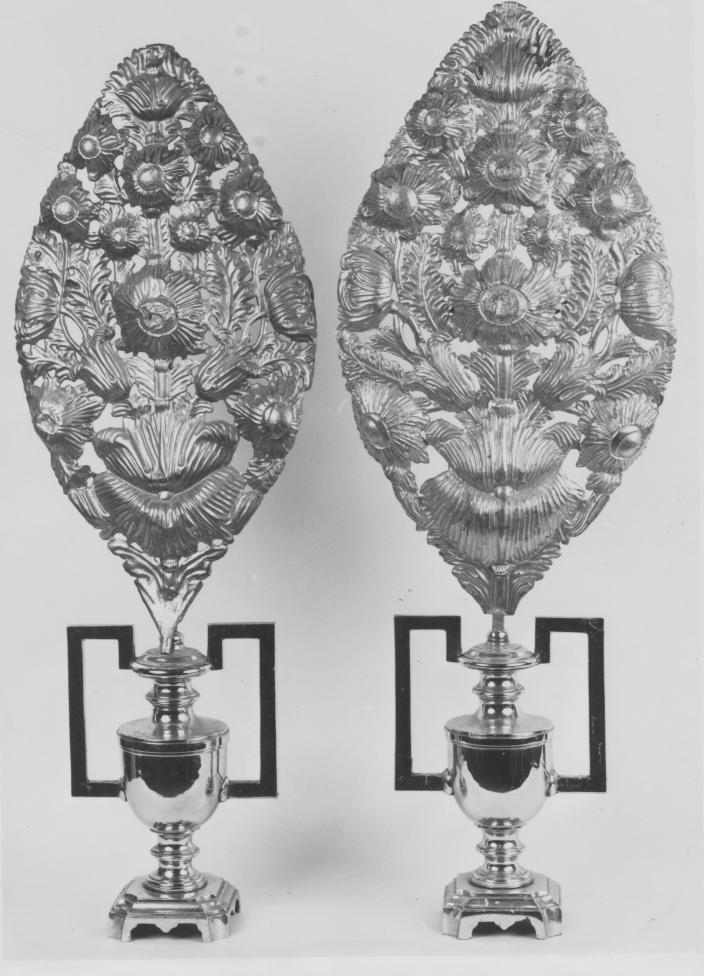 vaso d'altare con composizione floreale, serie - bottega napoletana (seconda metà sec. XVIII)