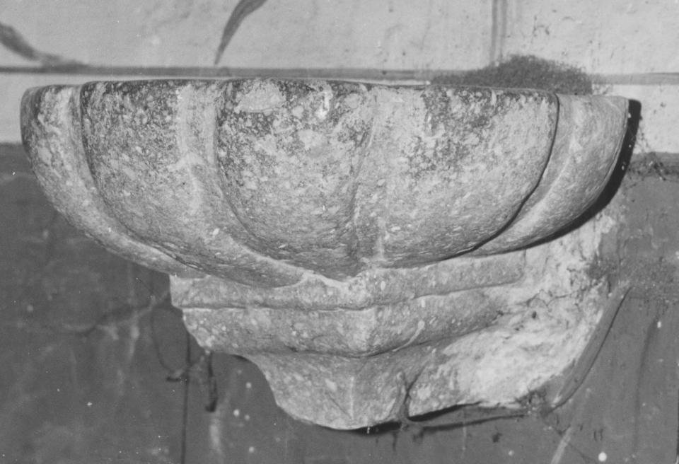 acquasantiera - a conchiglia - bottega Italia meridionale (sec. XVIII)