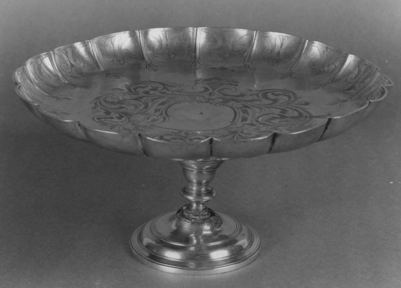 vassoio - bottega napoletana (prima metà sec. XVIII)