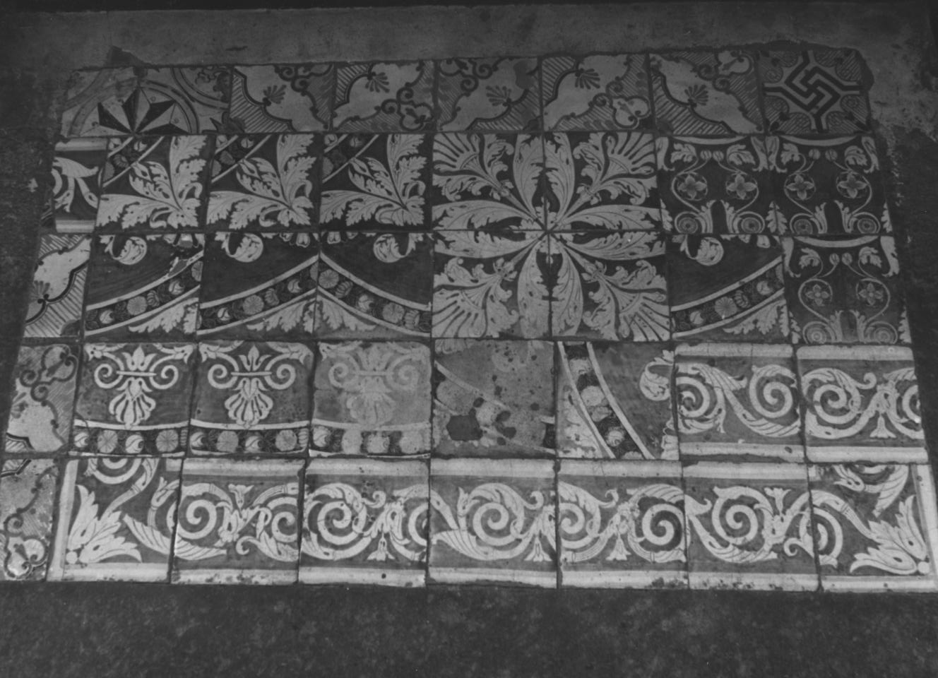 pavimento a mattonelle - bottega Italia meridionale (secc. XVIII/ XIX)