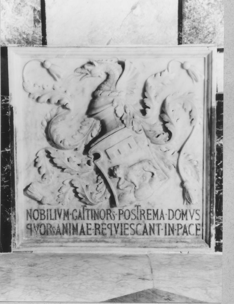 Arme gentilizia Gattini (lapide tombale) - ambito materano (sec. XIX)
