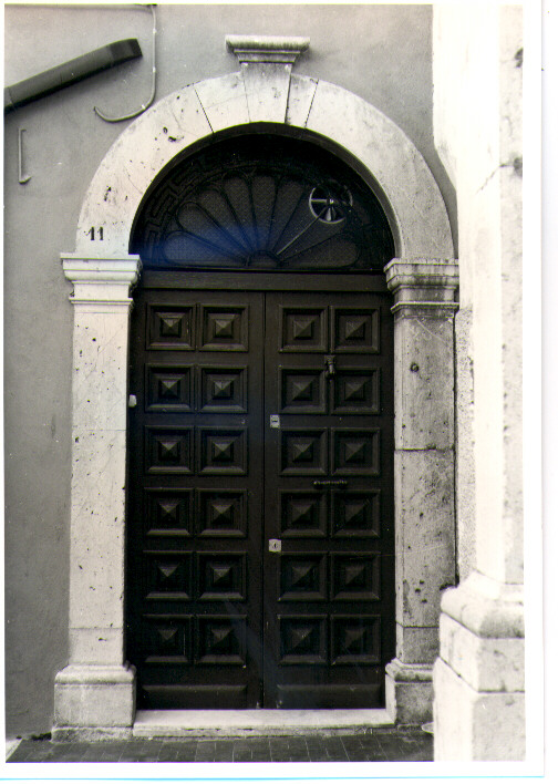 portale - ad arco - bottega lucana (fine sec. XIX)