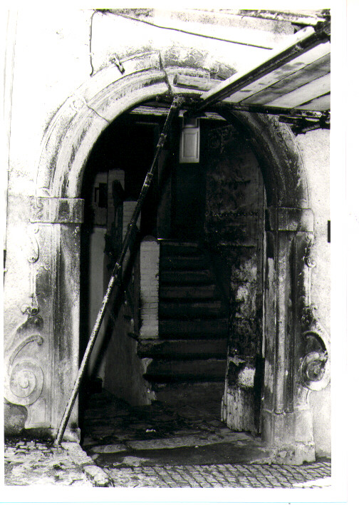 portale - ad arco - bottega lucana (ultimo quarto sec. XVIII)