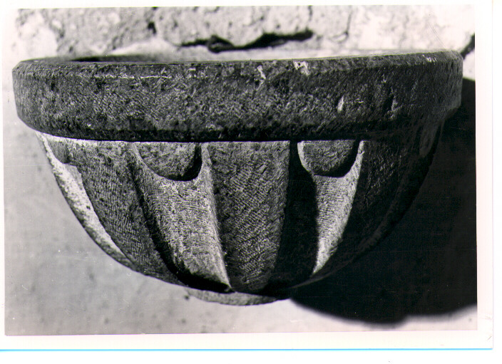 acquasantiera da parete - bottega Italia meridionale (sec. XIX)