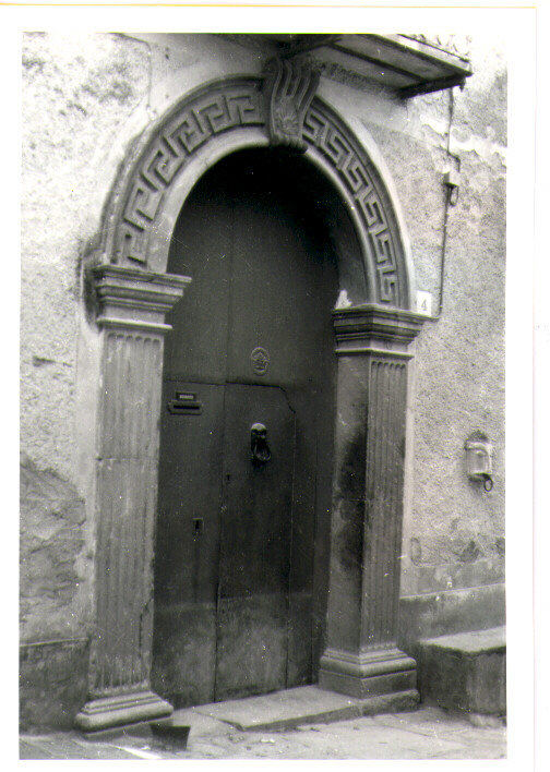 portale - ad arco - bottega lucana (sec. XIX)