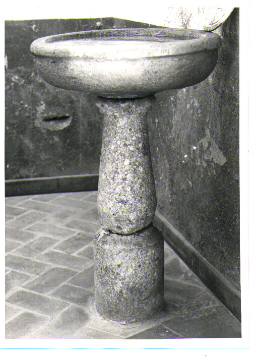 acquasantiera - a fusto - bottega lucana (sec. XVII)