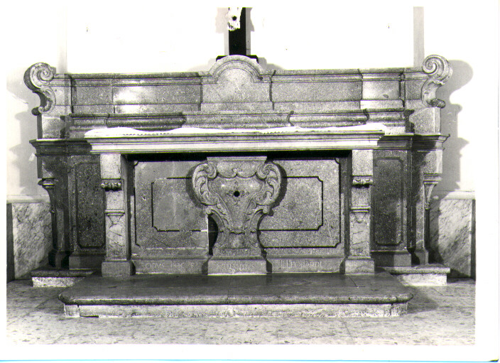 altare - a mensa di Leopardi Venanzio (seconda metà sec. XIX)