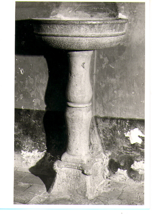 acquasantiera - a fusto - bottega lucana (prima metà sec. XVII)