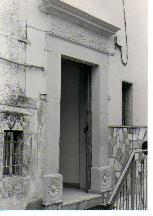 portale architravato - bottega lucana (fine/inizio secc. XVIII/ XIX)