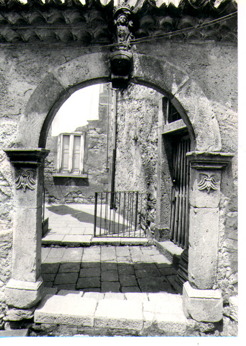 portale - ad arco - bottega lucana (sec. XVIII)