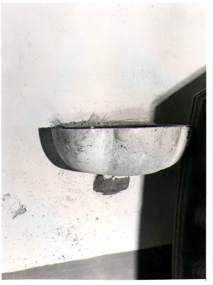 acquasantiera - a conchiglia - bottega lucana (sec. XVIII)