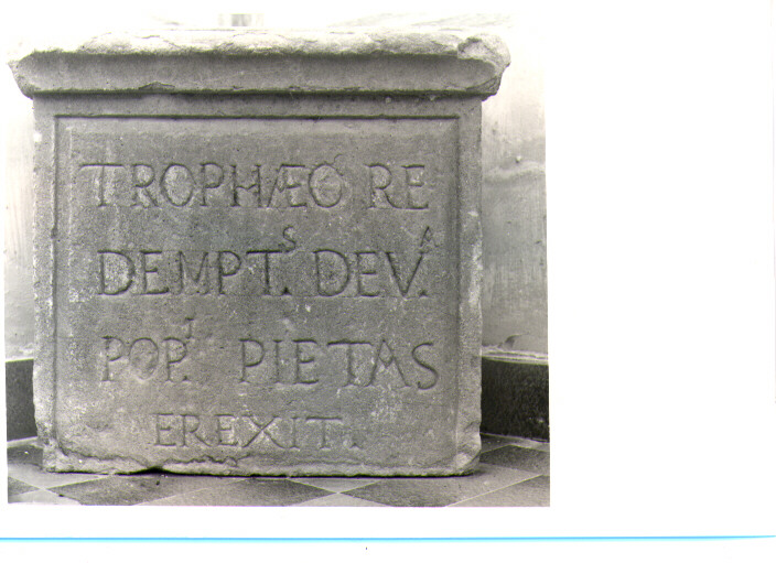 lapide, elemento d'insieme - bottega Italia meridionale (sec. XVIII)