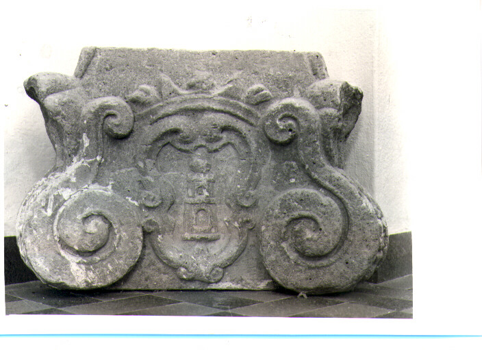 stemma comunale (rilievo, elemento d'insieme) - bottega Italia meridionale (sec. XVIII)
