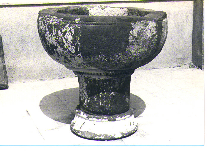 acquasantiera - bottega lucana (fine/inizio secc. XVI/ XVII)