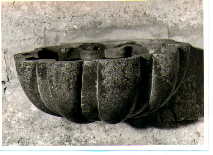 acquasantiera - a conchiglia - bottega lucana (sec. XIX)