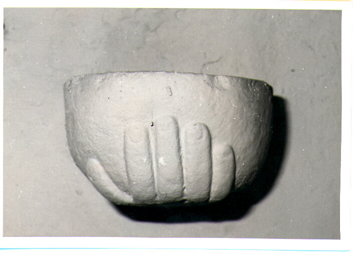 acquasantiera - bottega Italia meridionale (sec. XVI)