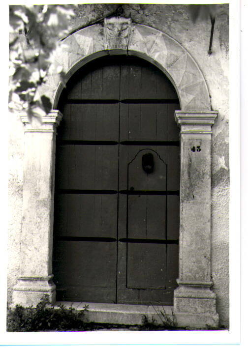 portale - bottega Italia meridionale (sec. XIX)