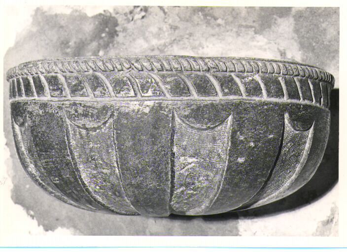 acquasantiera da parete - bottega lucana (sec. XIX)