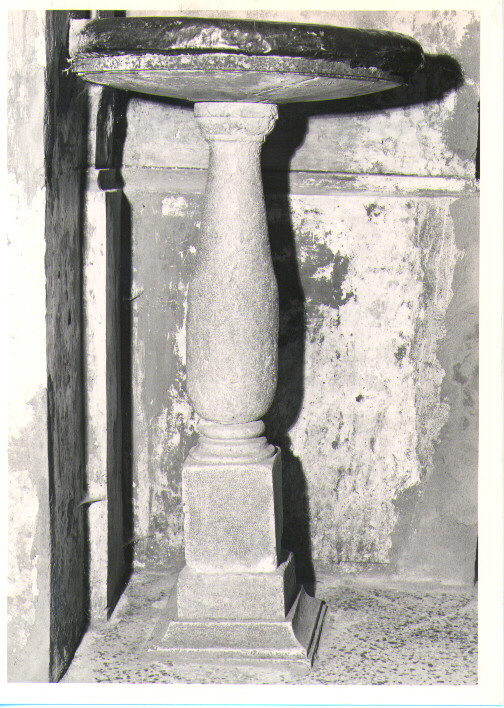 acquasantiera - a fusto - bottega Italia meridionale (sec. XVII)