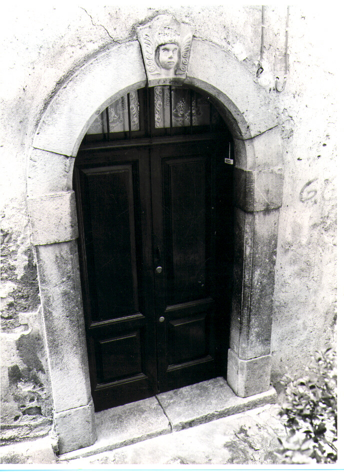 portale - bottega Italia meridionale (sec. XX)