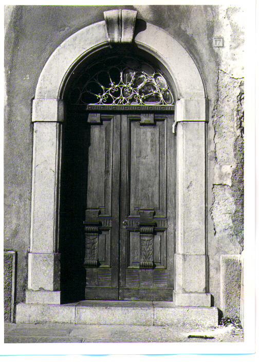 portale - bottega Italia meridionale (prima metà sec. XX)