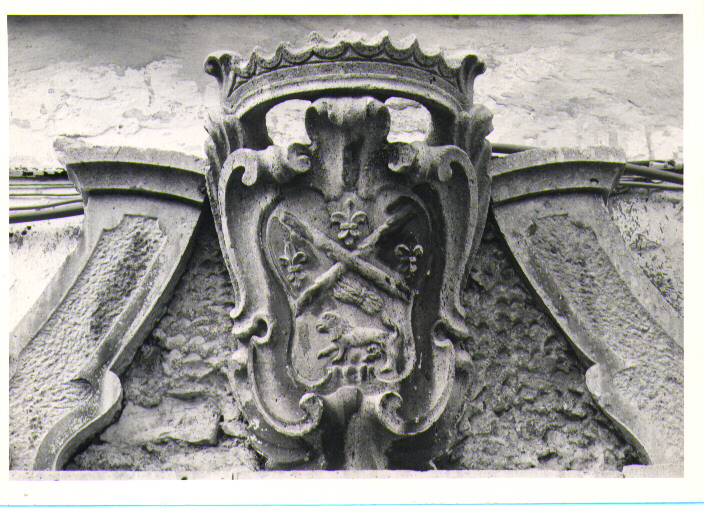 stemma gentilizio della famiglia Fiorentini, stemma (scultura) - bottega lucana (sec. XVIII)