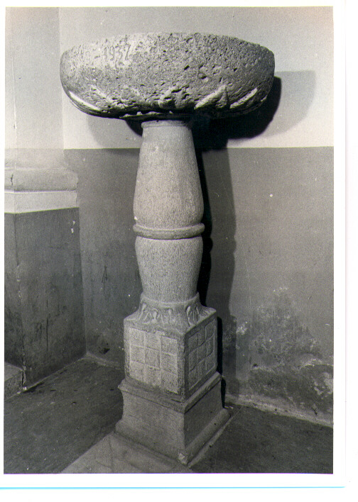 acquasantiera - bottega Italia meridionale (sec. XVI)