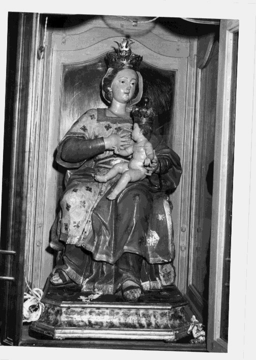 Madonna con personaggi che implorano il suo aiuto (statua) - bottega napoletana (prima metà sec. XIX)