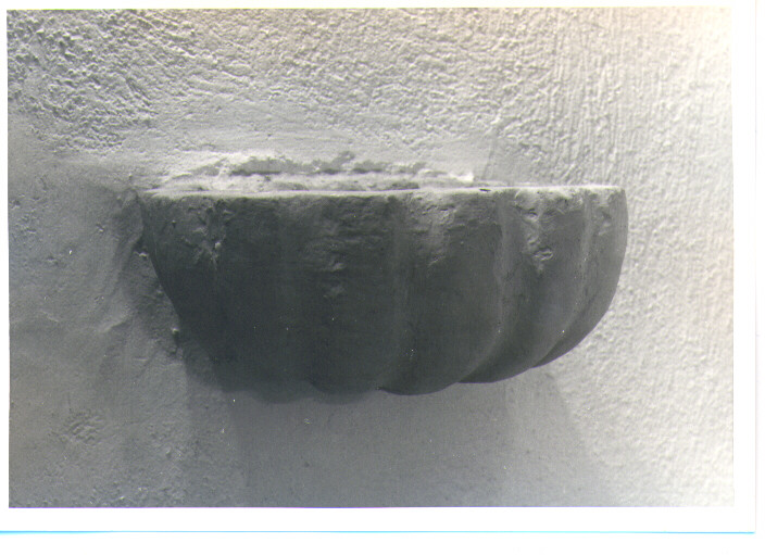 acquasantiera da parete - ambito lucano (seconda metà sec. XVIII)