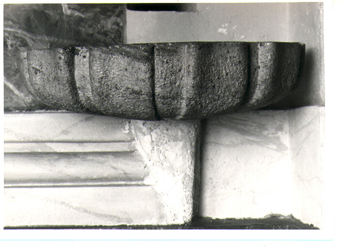 acquasantiera - bottega lucana (prima metà sec. XIX)