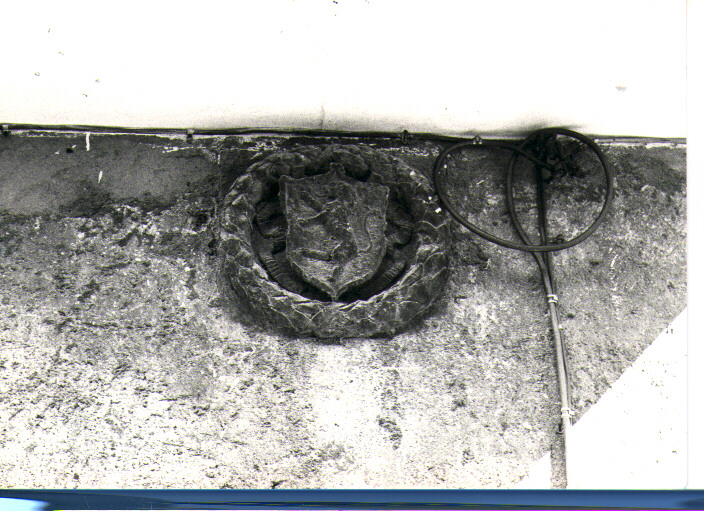 stemma (rilievo) - bottega lucana (fine/inizio secc. XV/ XVI)