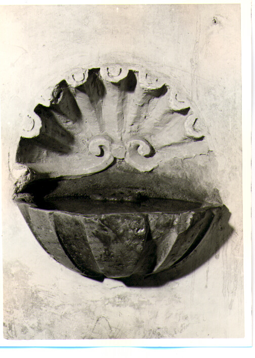 acquasantiera da parete - bottega lucana (fine/inizio secc. XVII/ XVIII)
