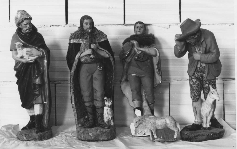 statuetta di presepio, insieme - bottega Italia meridionale (prima metà sec. XX)