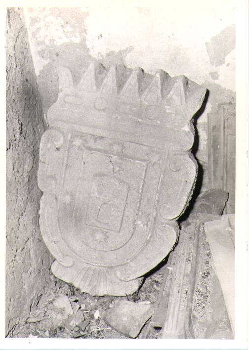 stemma gentilizio (rilievo) - bottega Italia meridionale (fine/inizio secc. XVII/ XVIII)