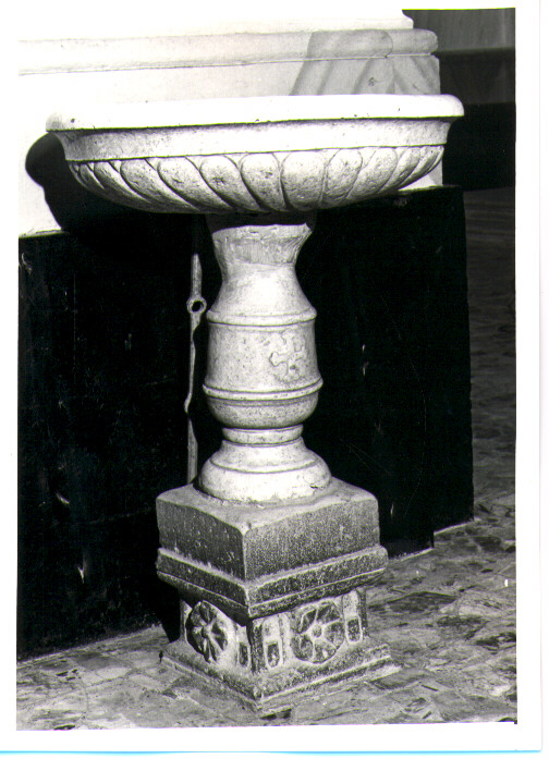 acquasantiera - a fusto - bottega Italia meridionale (sec. XV)