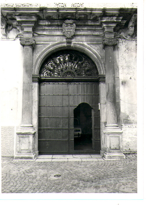 portale - bottega Italia meridionale (prima metà sec. XIX)