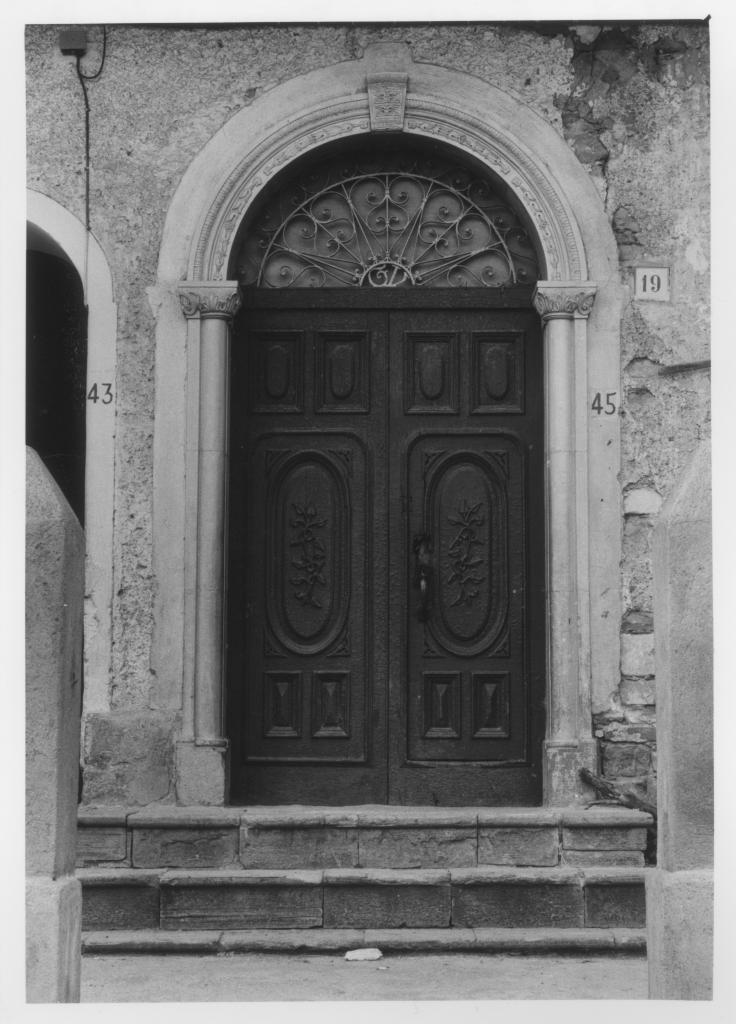 portale di Veneziano Francesco (attribuito), Veneziano Prospero (attribuito) (sec. XX)