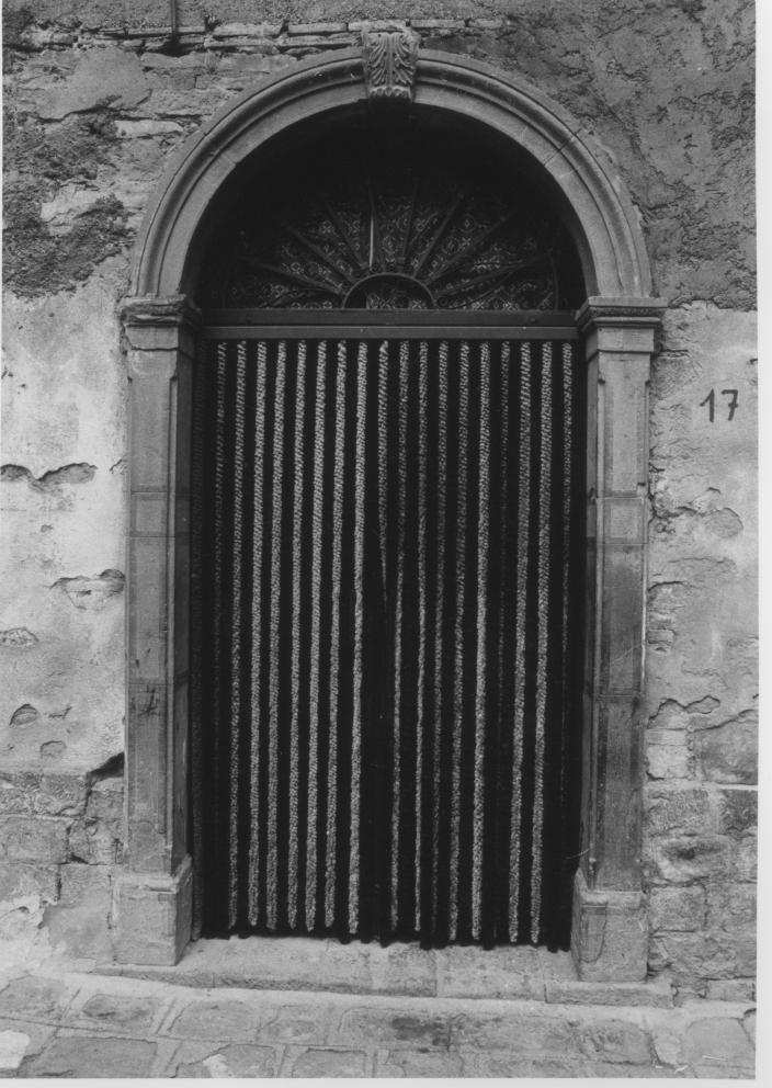 portale - ad arco di Veneziano Francesco (sec. XX)