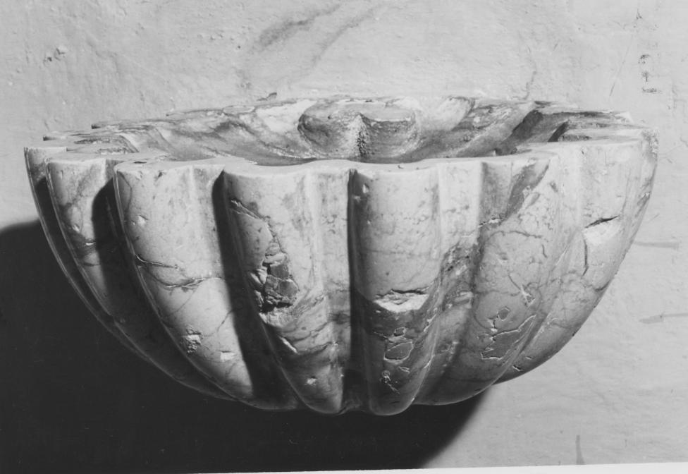 acquasantiera - a conchiglia, coppia - bottega Italia meridionale (sec. XVIII)