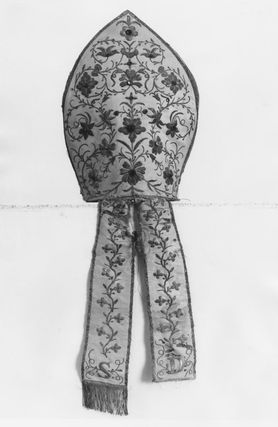 mitria - manifattura Italia meridionale (secondo quarto sec. XX)