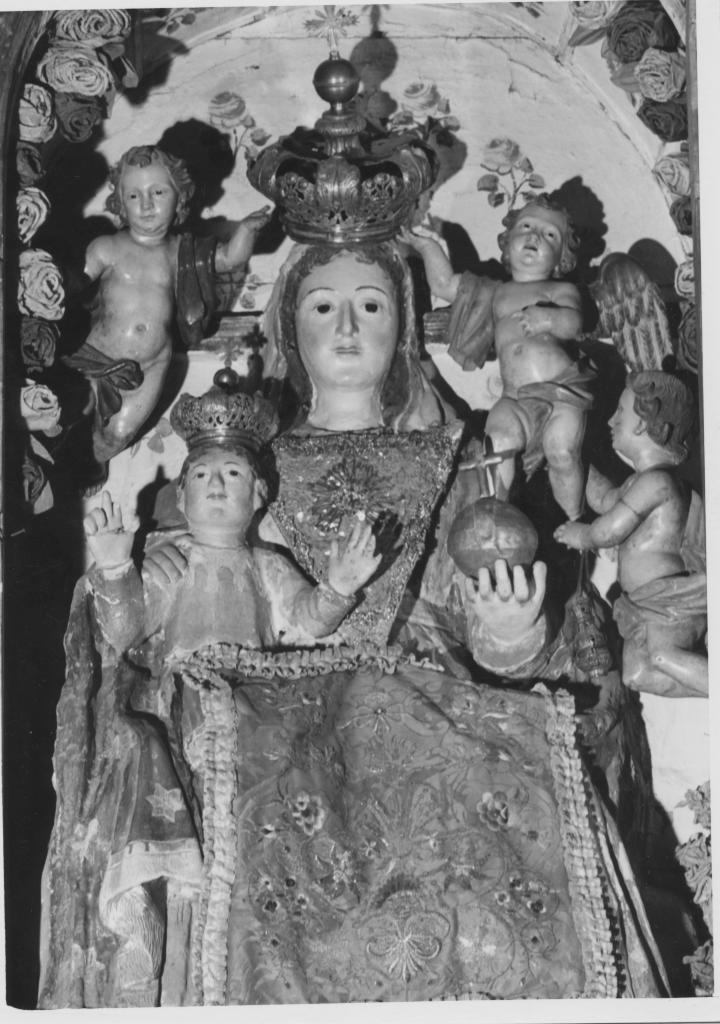 Madonna con Bambino ed angeli (statua) - bottega Italia meridionale (secc. XVI/ XVIII)