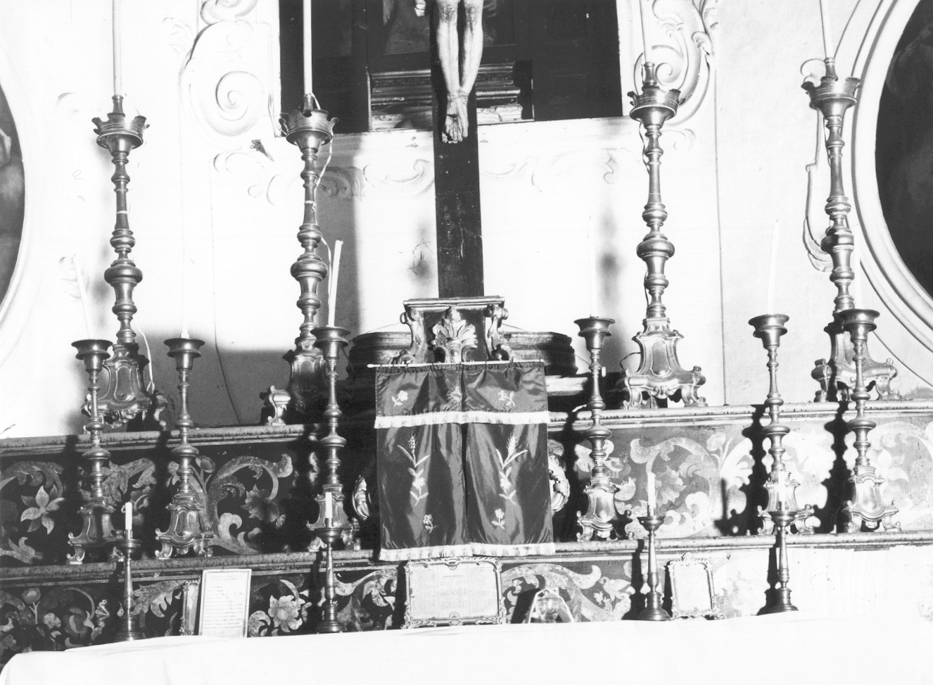 candeliere d'altare, serie - bottega napoletana (metà sec. XVIII)