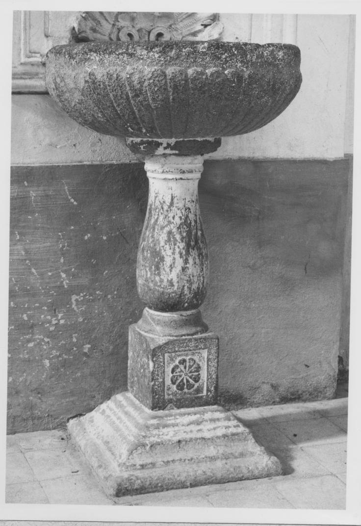 acquasantiera - a fusto - bottega lucana (seconda metà sec. XVII)